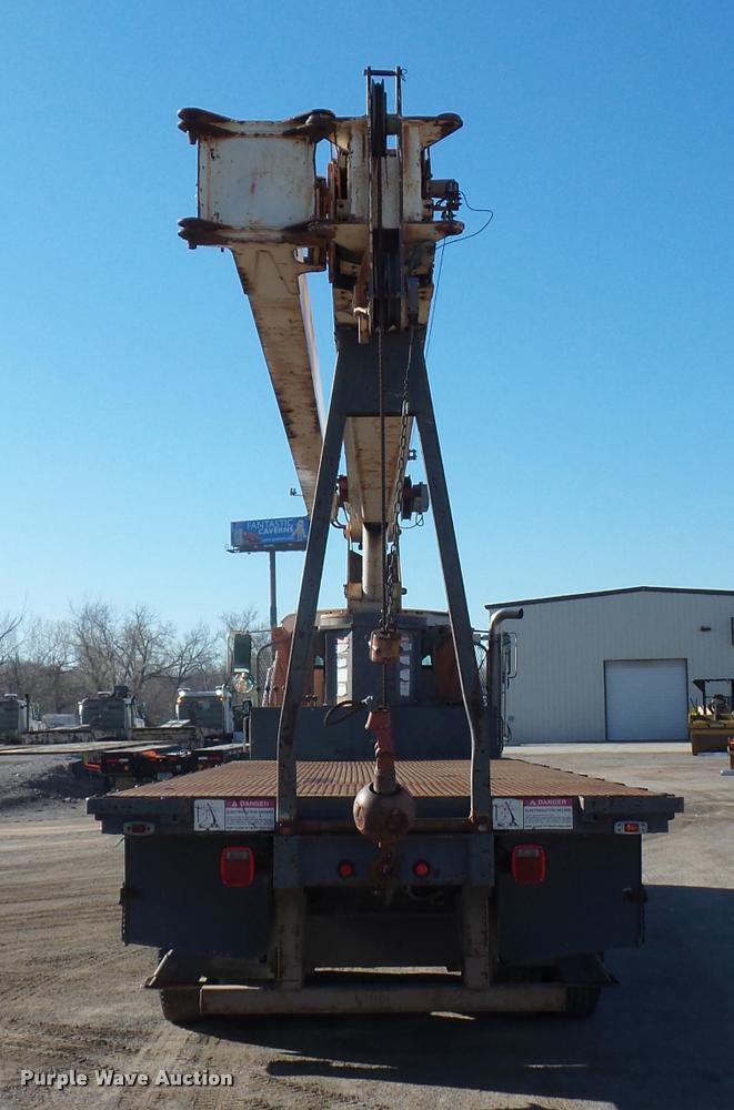 image for item L4700 1993 Ford LT8000 crane truck