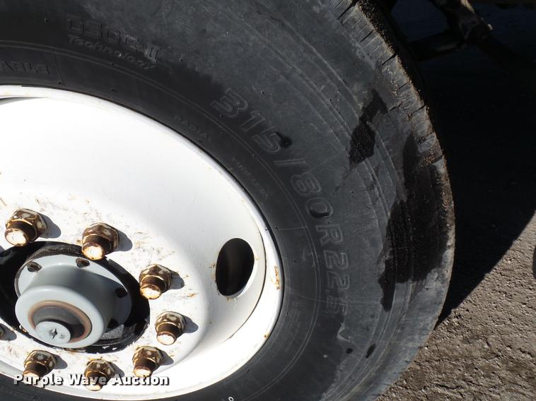 image for item L4700 1993 Ford LT8000 crane truck