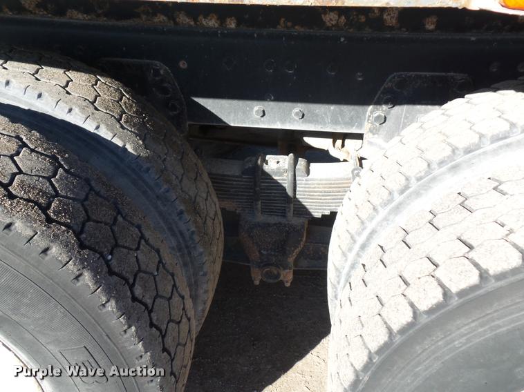 image for item L4700 1993 Ford LT8000 crane truck