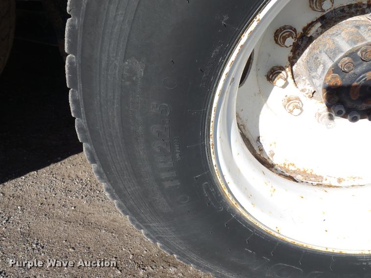 image for item L4700 1993 Ford LT8000 crane truck