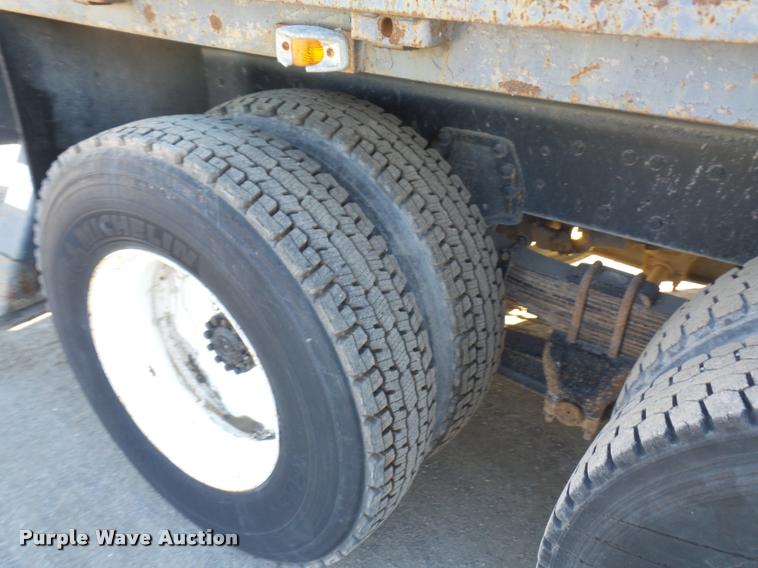 image for item L4700 1993 Ford LT8000 crane truck