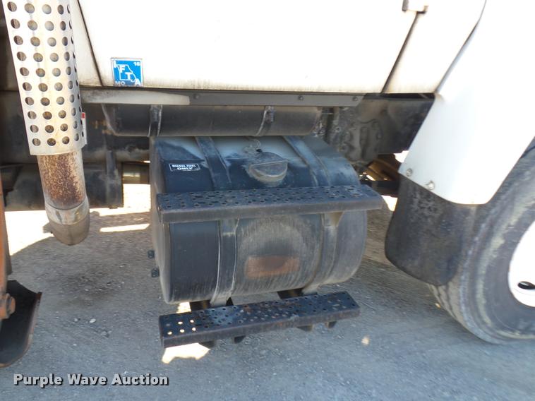 image for item L4700 1993 Ford LT8000 crane truck