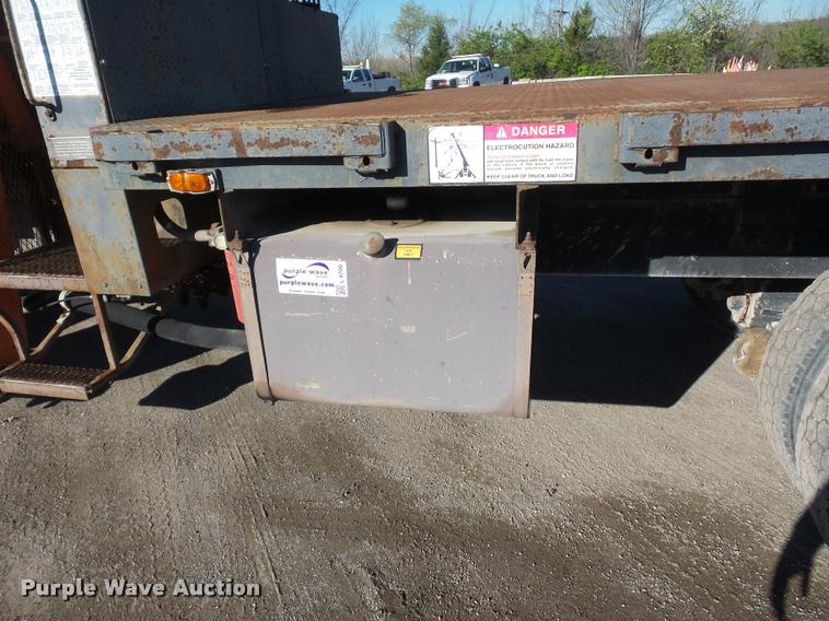 image for item L4700 1993 Ford LT8000 crane truck