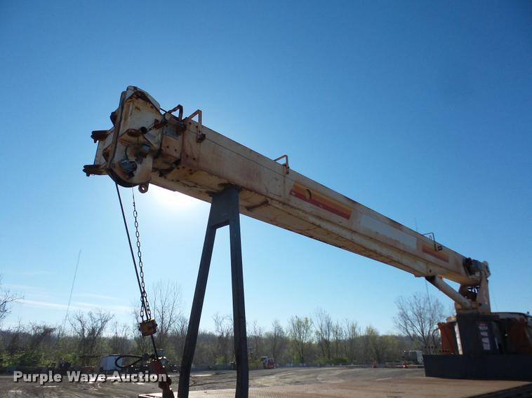 image for item L4700 1993 Ford LT8000 crane truck