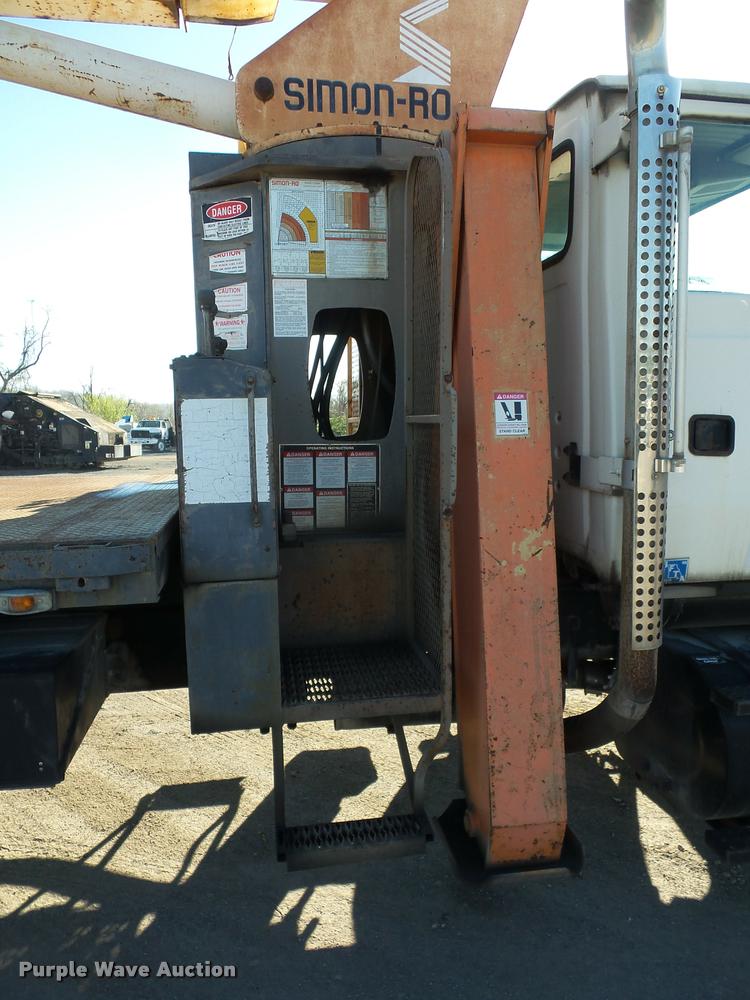 image for item L4700 1993 Ford LT8000 crane truck