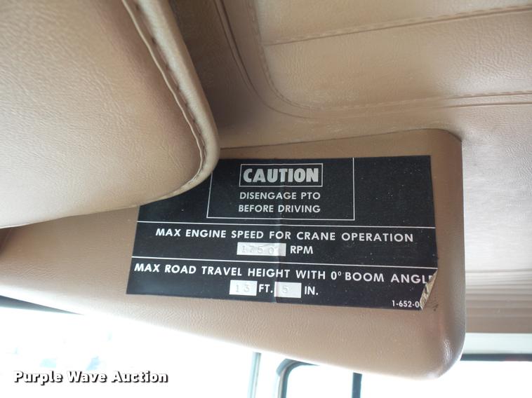 image for item L4700 1993 Ford LT8000 crane truck