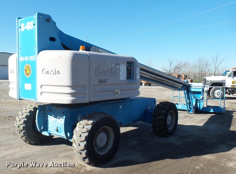image for item L4702 2002 Genie S-65 boom lift