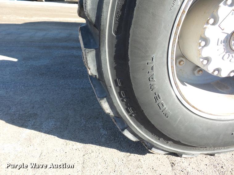 image for item L4702 2002 Genie S-65 boom lift