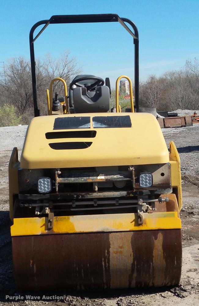 image for item L4704 Caterpillar CB334E double drum vibratory roller