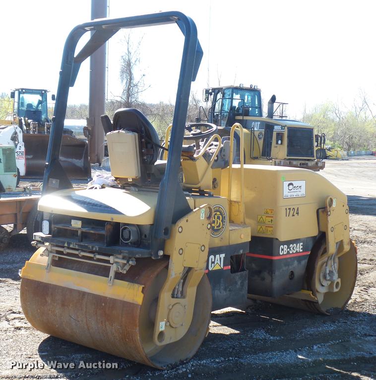 image for item L4704 Caterpillar CB334E double drum vibratory roller