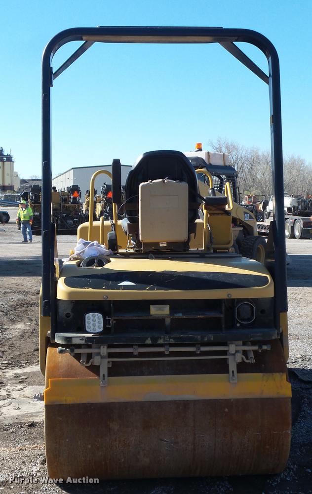 image for item L4704 Caterpillar CB334E double drum vibratory roller