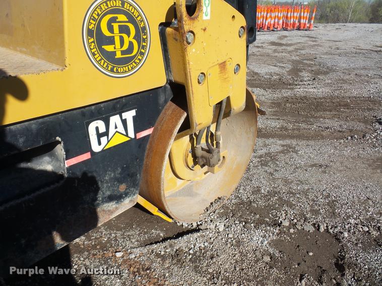 image for item L4704 Caterpillar CB334E double drum vibratory roller
