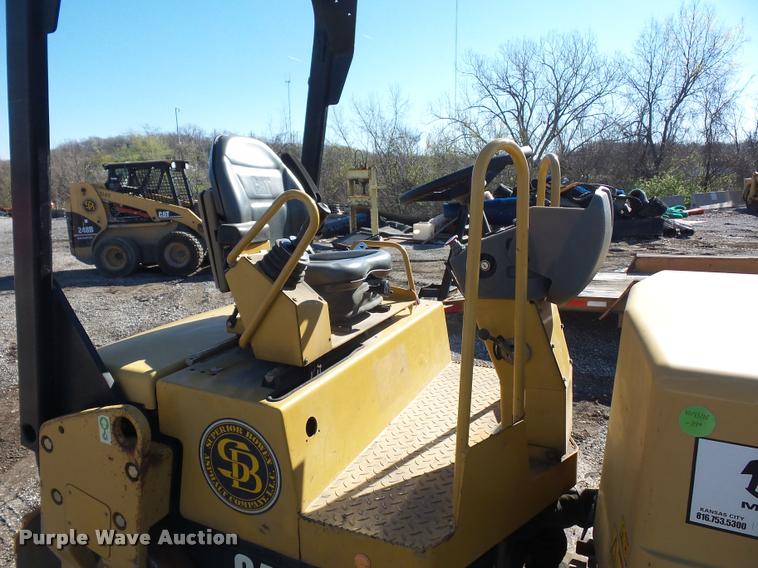 image for item L4704 Caterpillar CB334E double drum vibratory roller