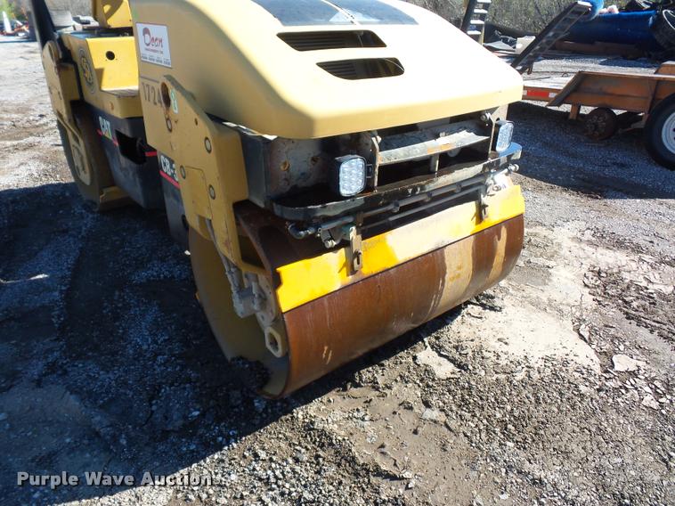 image for item L4704 Caterpillar CB334E double drum vibratory roller