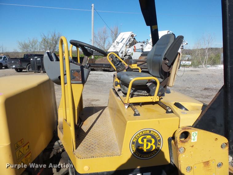 image for item L4704 Caterpillar CB334E double drum vibratory roller