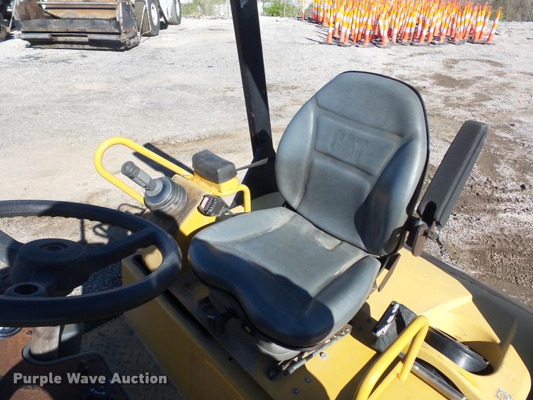 image for item L4704 Caterpillar CB334E double drum vibratory roller