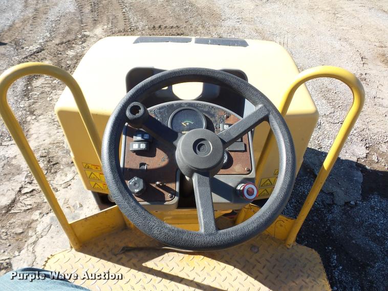 image for item L4704 Caterpillar CB334E double drum vibratory roller