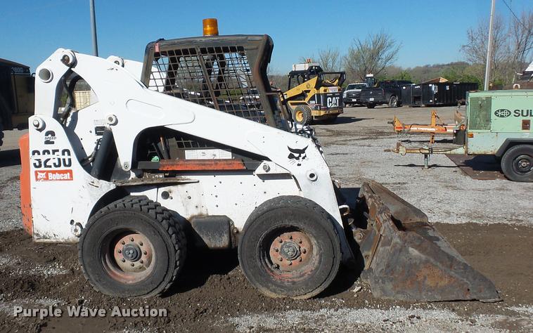 image for item L4707 2009 Bobcat S250 skid steer