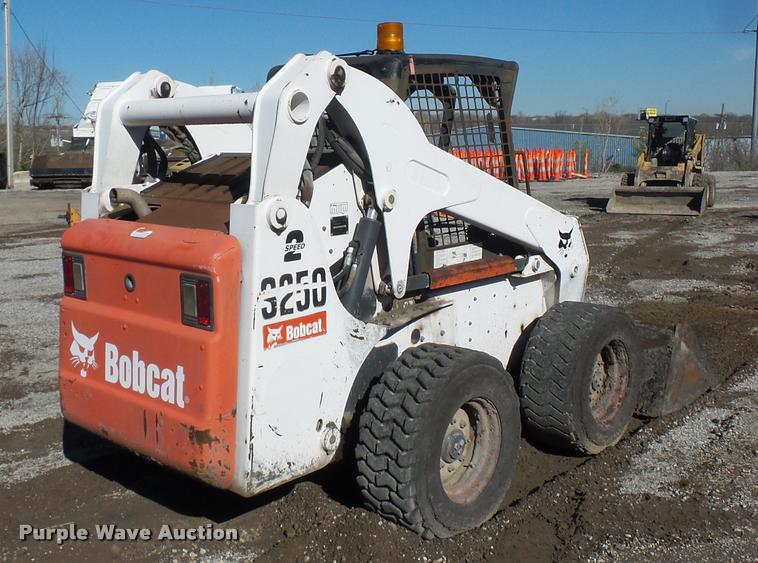 image for item L4707 2009 Bobcat S250 skid steer