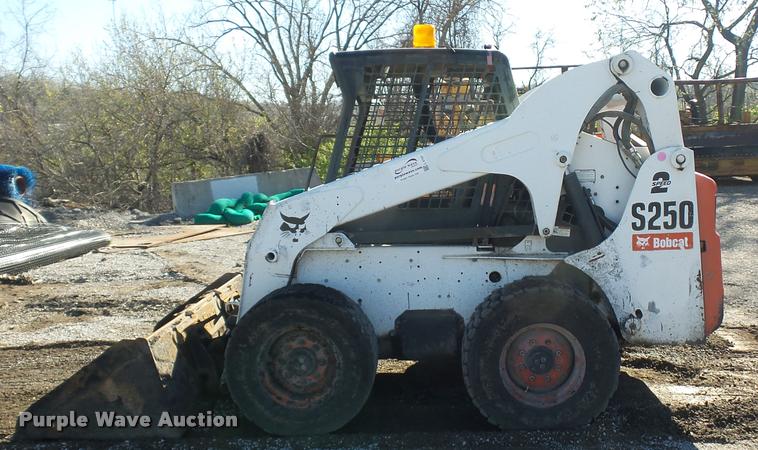 image for item L4707 2009 Bobcat S250 skid steer