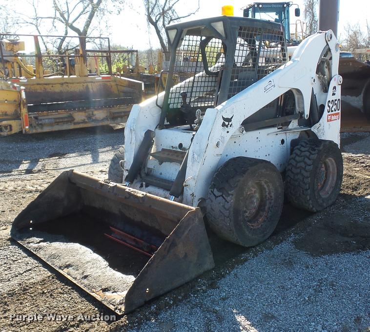 image for item L4707 2009 Bobcat S250 skid steer