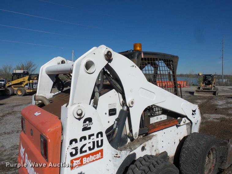image for item L4707 2009 Bobcat S250 skid steer