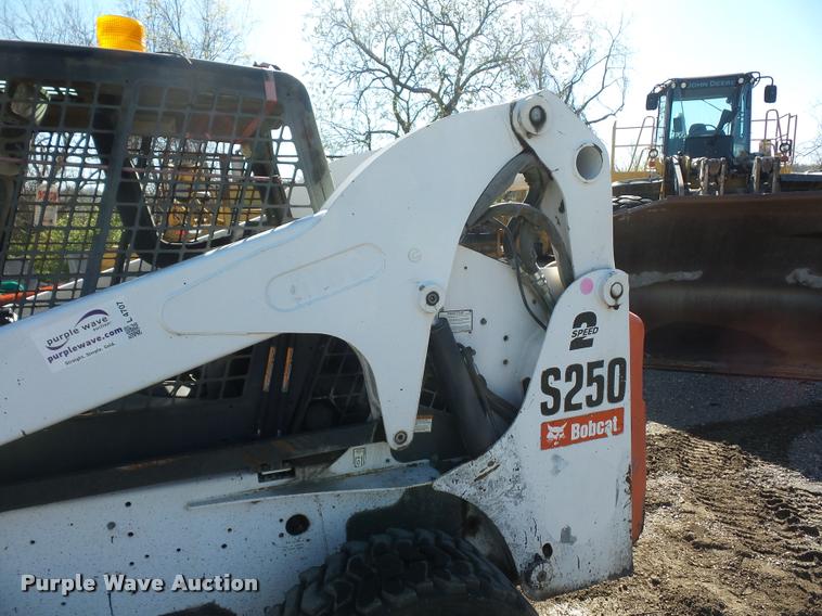 image for item L4707 2009 Bobcat S250 skid steer