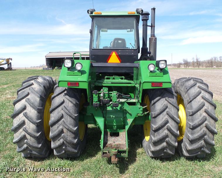 image for item CB9966 1992 John Deere 8560 4WD tractor