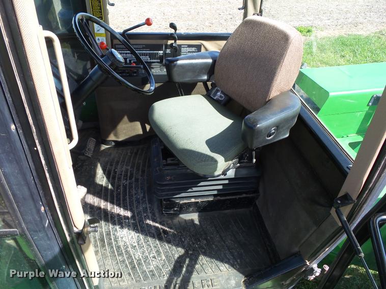 image for item CB9966 1992 John Deere 8560 4WD tractor