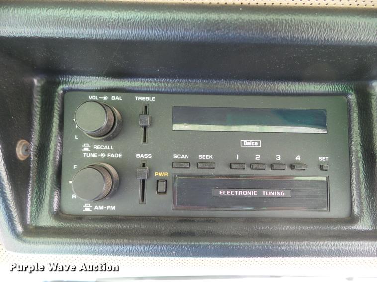 image for item CB9966 1992 John Deere 8560 4WD tractor