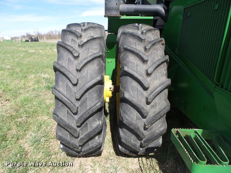 image for item CB9966 1992 John Deere 8560 4WD tractor