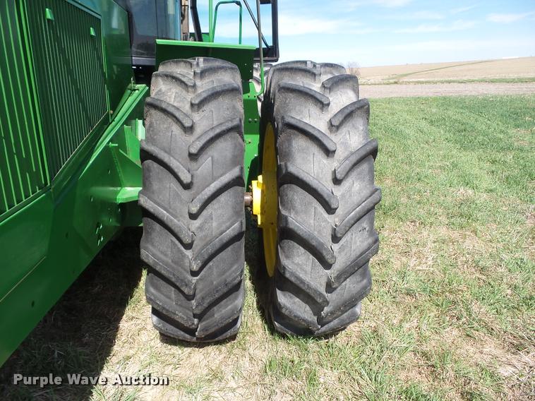 image for item CB9966 1992 John Deere 8560 4WD tractor