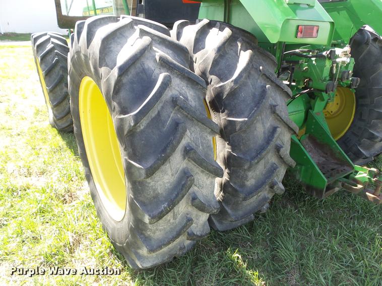 image for item CB9966 1992 John Deere 8560 4WD tractor