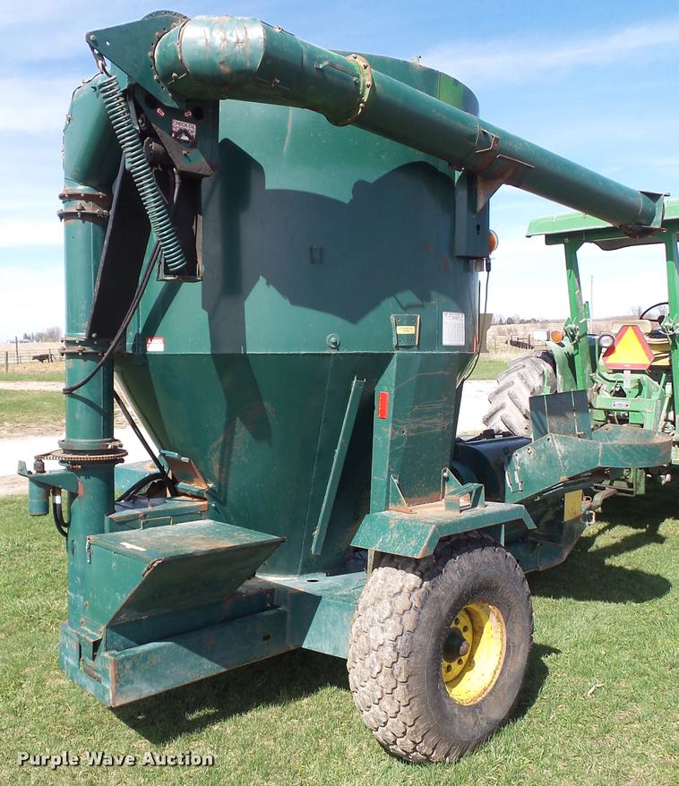 image for item CB9968 Arts-Way 500 feed grinder/mixer