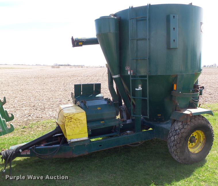 image for item CB9968 Arts-Way 500 feed grinder/mixer