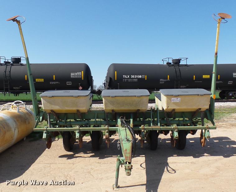 image for item DA0472 John Deere 7000 planter
