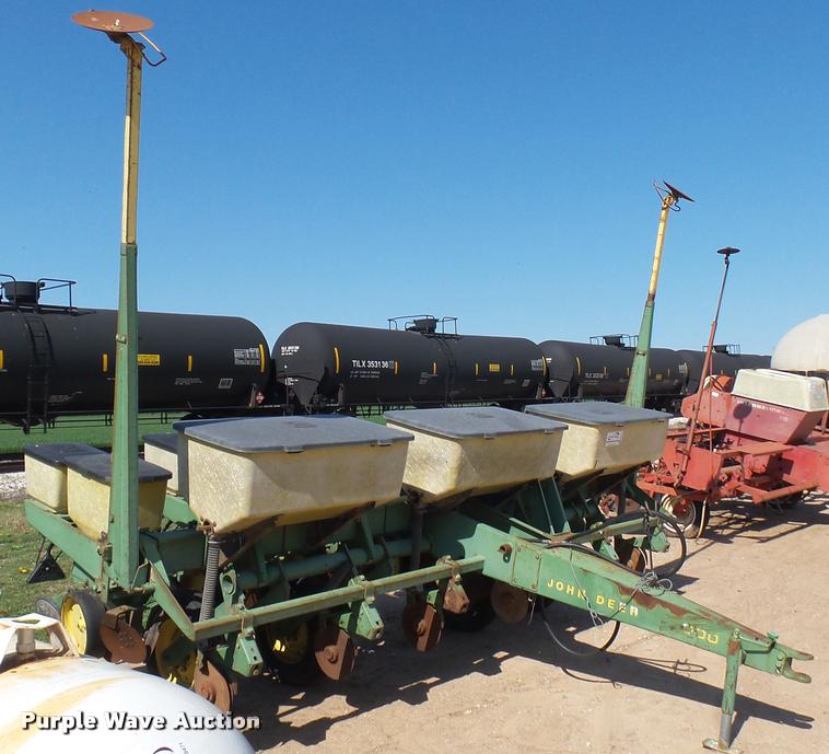 image for item DA0472 John Deere 7000 planter