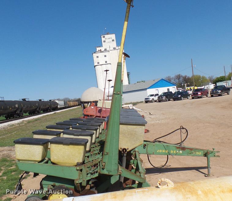 image for item DA0472 John Deere 7000 planter