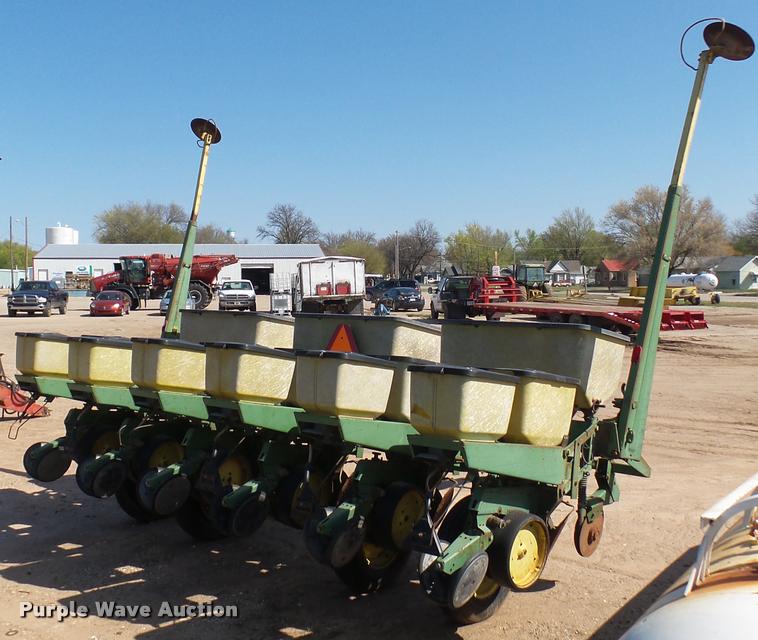 image for item DA0472 John Deere 7000 planter