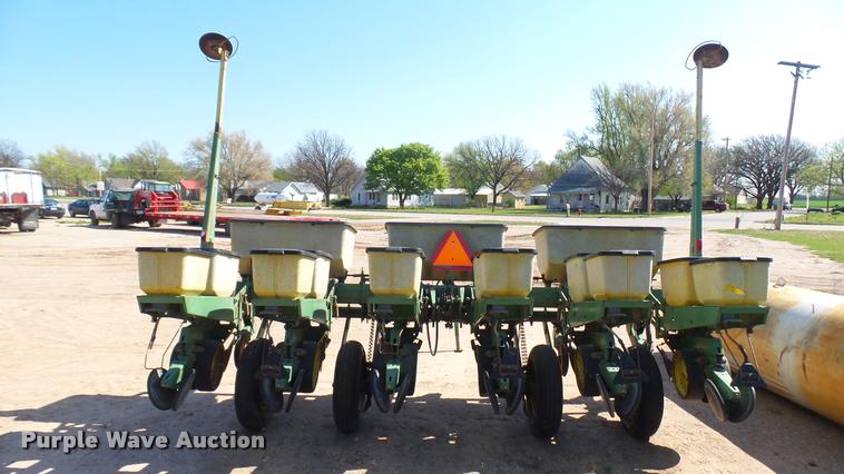 image for item DA0472 John Deere 7000 planter
