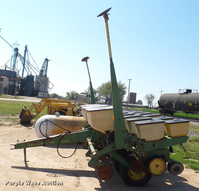 image for item DA0472 John Deere 7000 planter