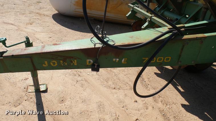 image for item DA0472 John Deere 7000 planter