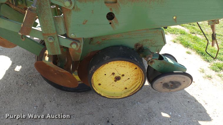 image for item DA0472 John Deere 7000 planter