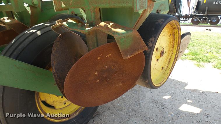 image for item DA0472 John Deere 7000 planter