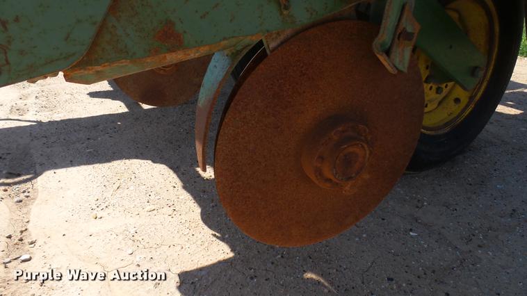 image for item DA0472 John Deere 7000 planter