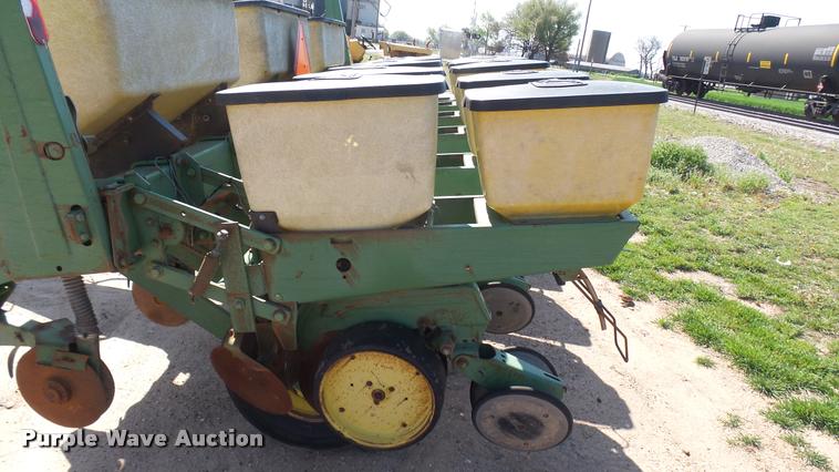 image for item DA0472 John Deere 7000 planter