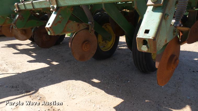 image for item DA0472 John Deere 7000 planter