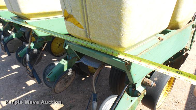 image for item DA0472 John Deere 7000 planter