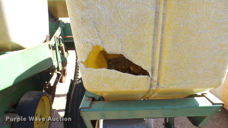 image for item DA0472 John Deere 7000 planter