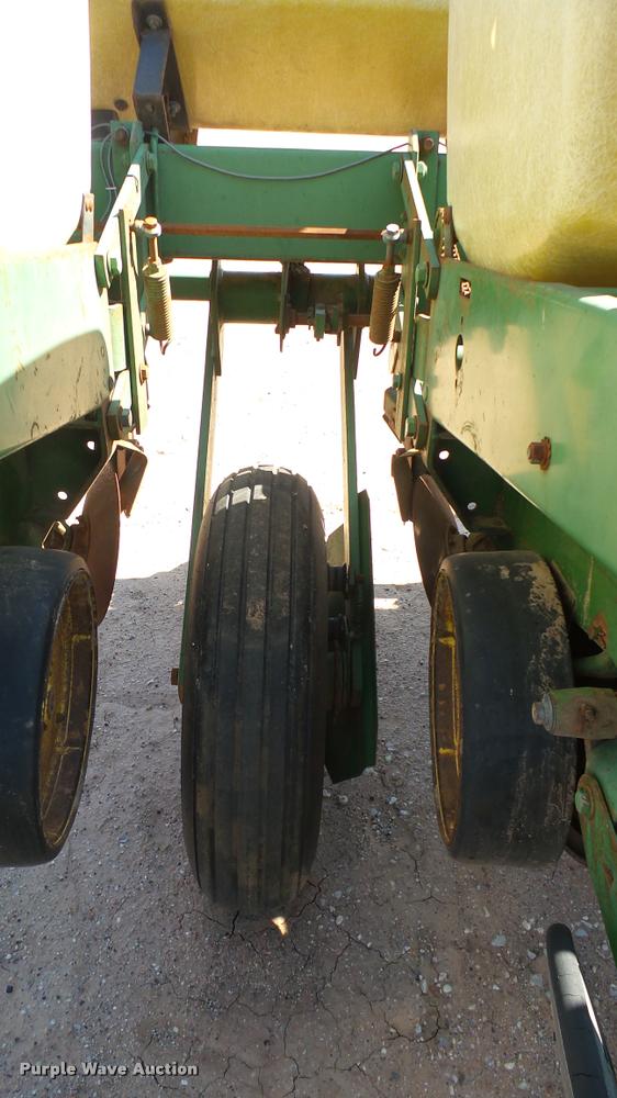 image for item DA0472 John Deere 7000 planter